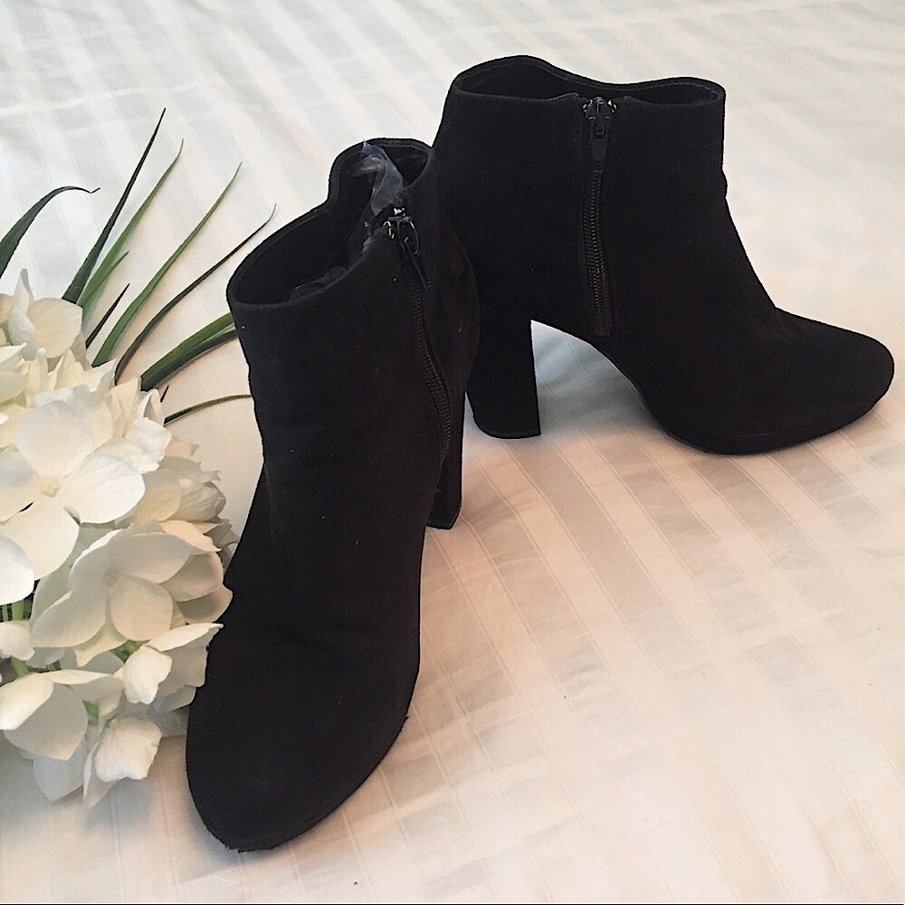 New Directions Jenny Black Suede Ankle Boots (7.5)